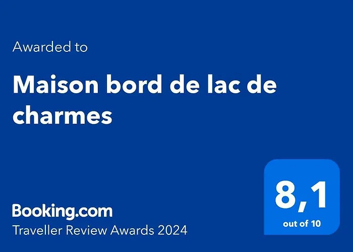 Maison bord de lac de charmes
